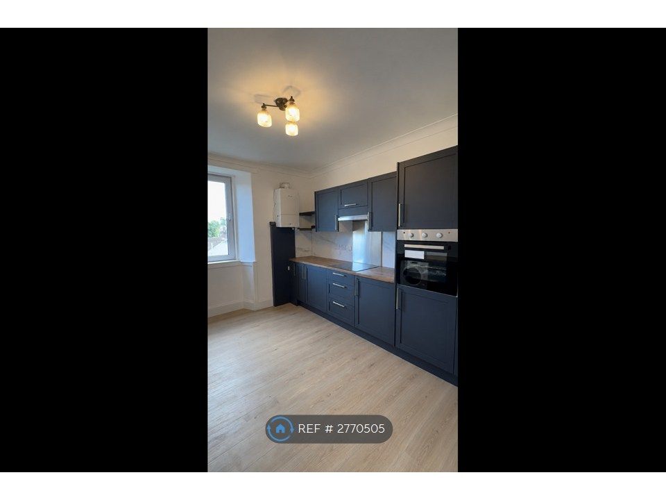 Property photo 2 of 11 Kitchen