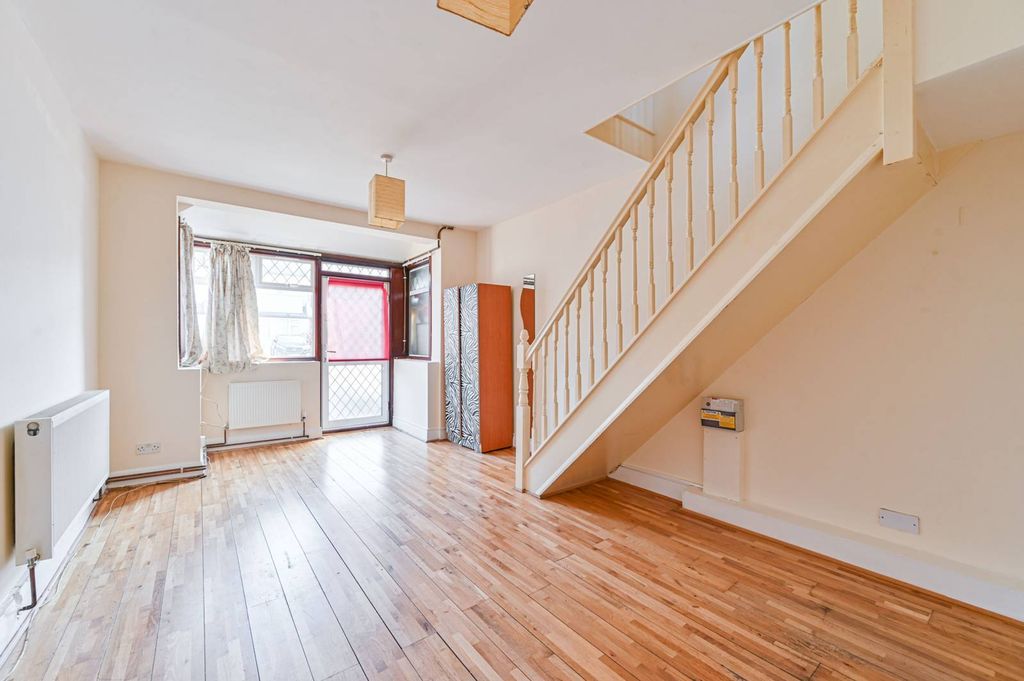 Property photo 2 of 9