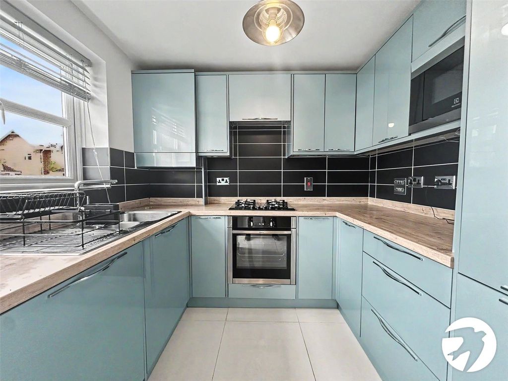 Property photo 2 of 10 Kitchen