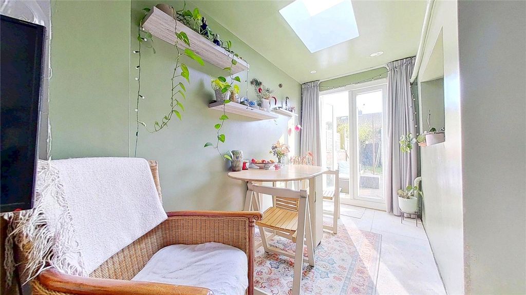 Property photo 3 of 11 Picture No. 01