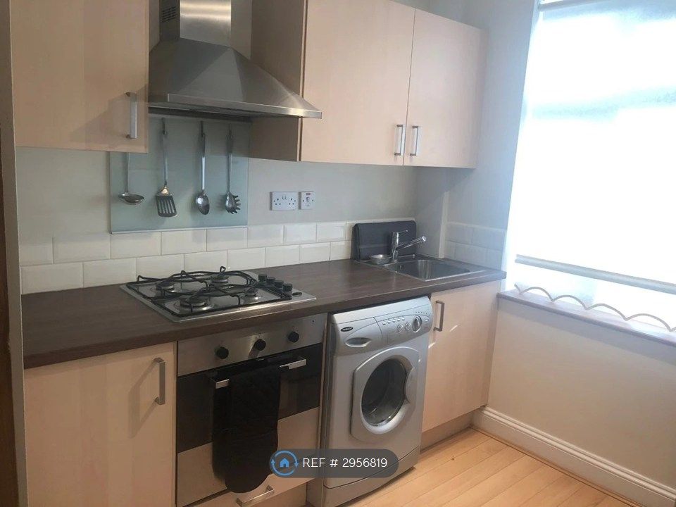 Property photo 3 of 9 Kitchen