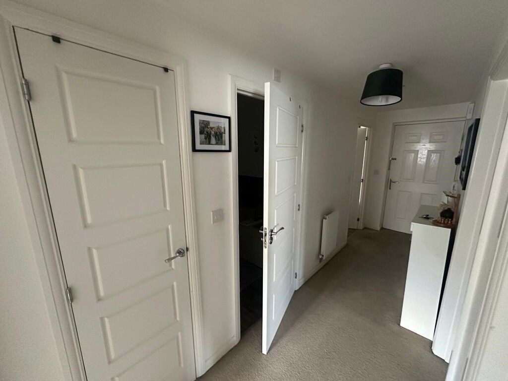 Property photo 2 of 9 Hallway