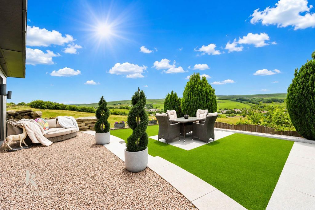 Property photo 2 of 41 Gardens