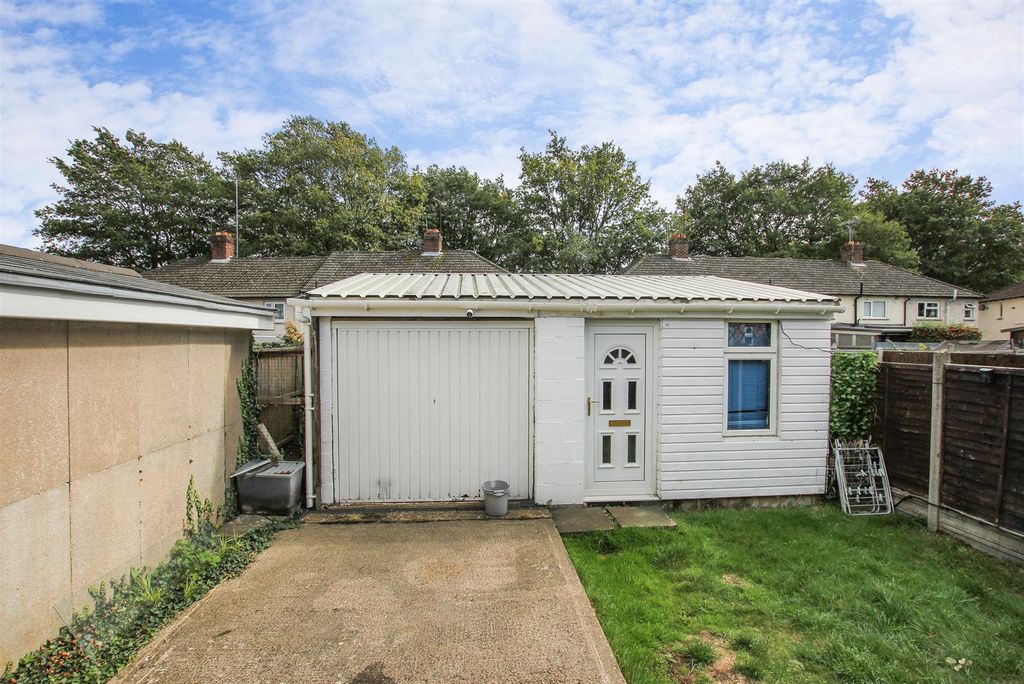 Property photo 2 of 25 Garage