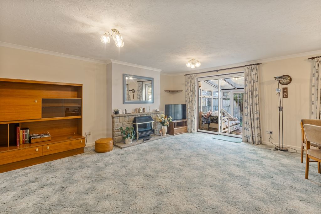 Property photo 3 of 14 A07 - 2 The Paddock, Broadway, Woodbury - 251117