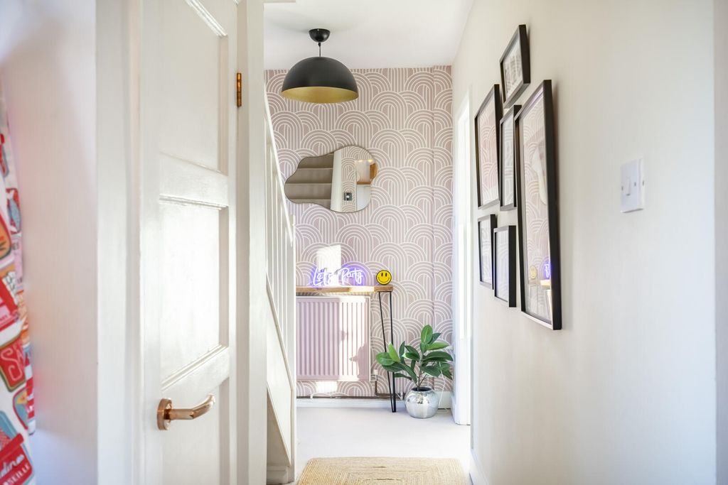 Property photo 2 of 16 Hallway