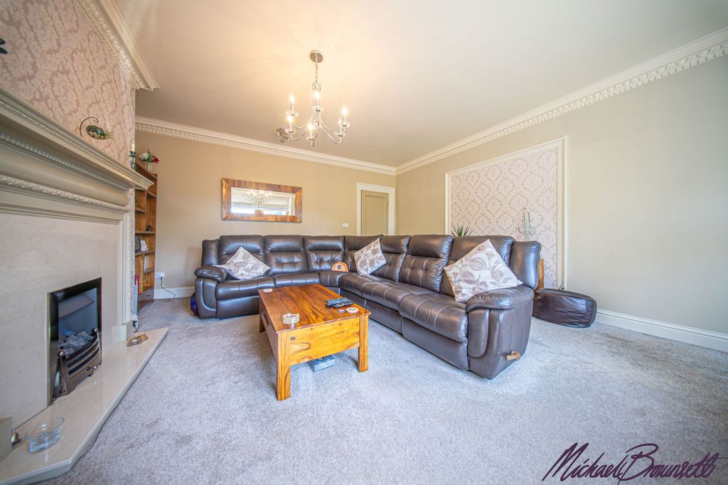 Property photo 3 of 27