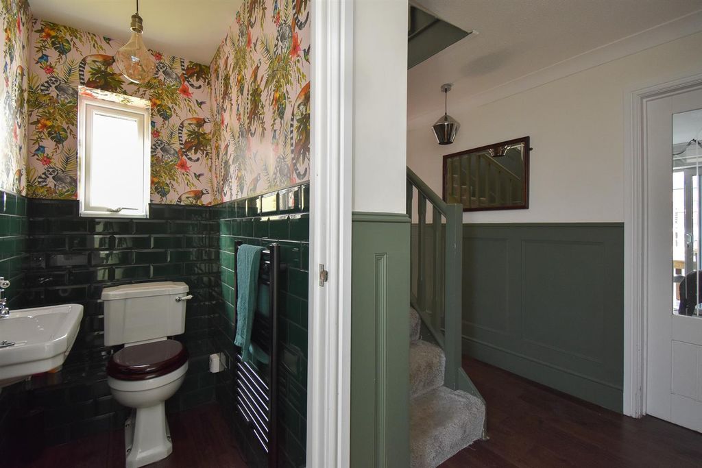 Property photo 3 of 21 Entrance Hall