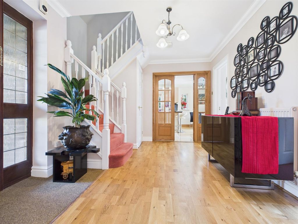 Property photo 2 of 28 Entrance Hall