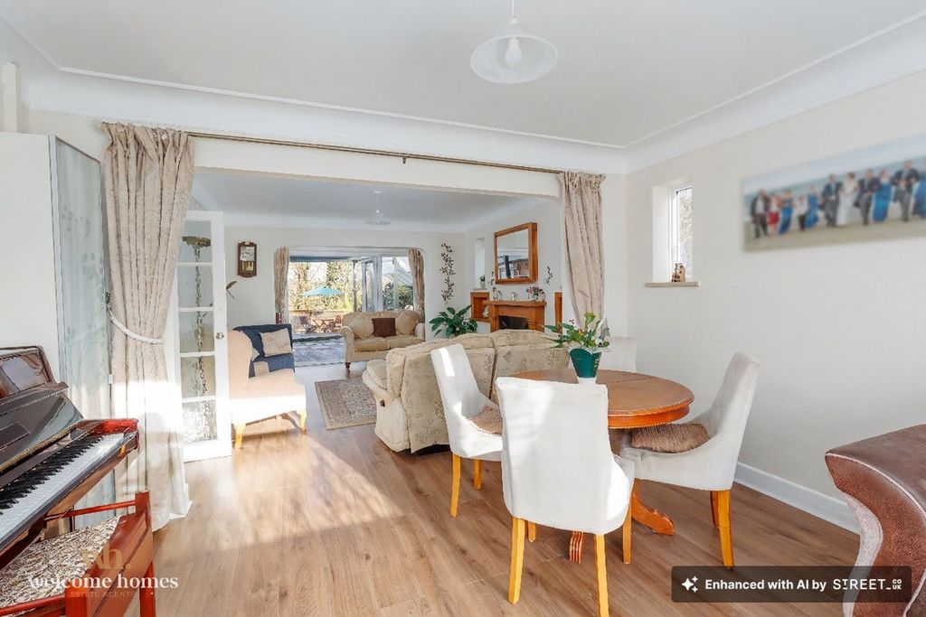 Property photo 3 of 20 Lounge/Diner