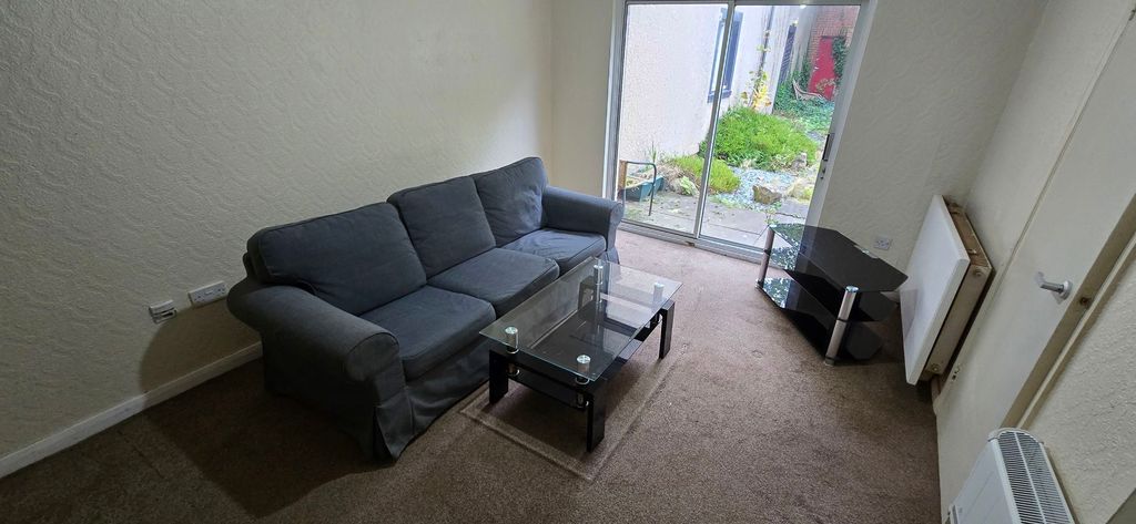 Property photo 2 of 8