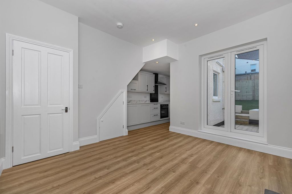 Property photo 2 of 26