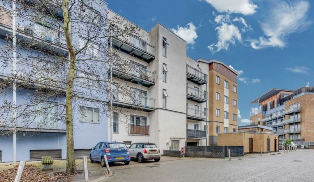 Property photo 1 of 9