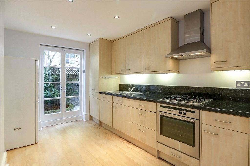 Property photo 2 of 6 Picture No. 16