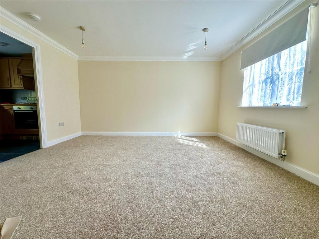 Property photo 3 of 10 Df54c9d7-94Ff-46A4-A742-E2F02Efd776E.Jpg