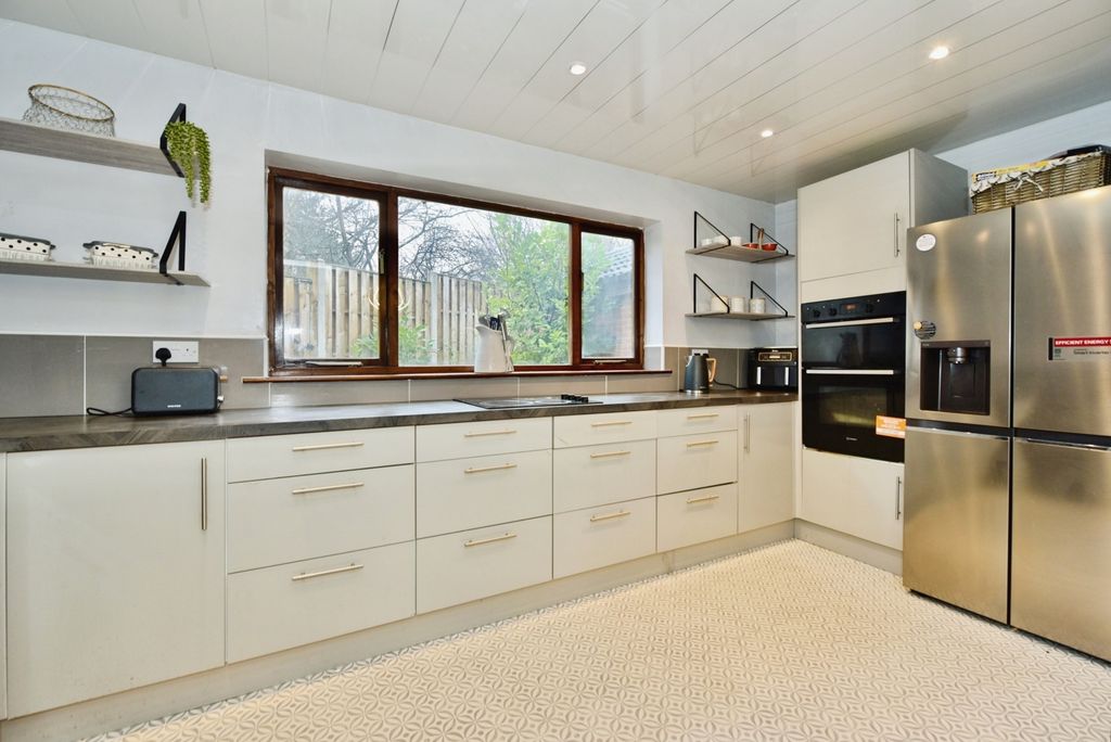 Property photo 3 of 18 Pbox-Img.Jpg