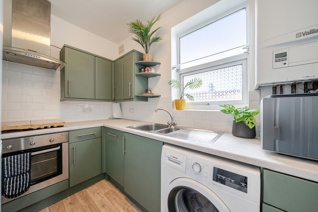 Property photo 3 of 13 1514512-7-6A994d6...