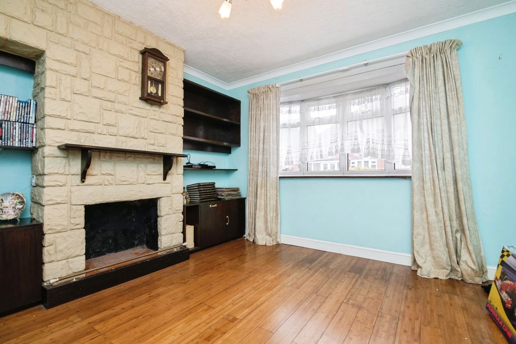 Property photo 3 of 13 Front Reception