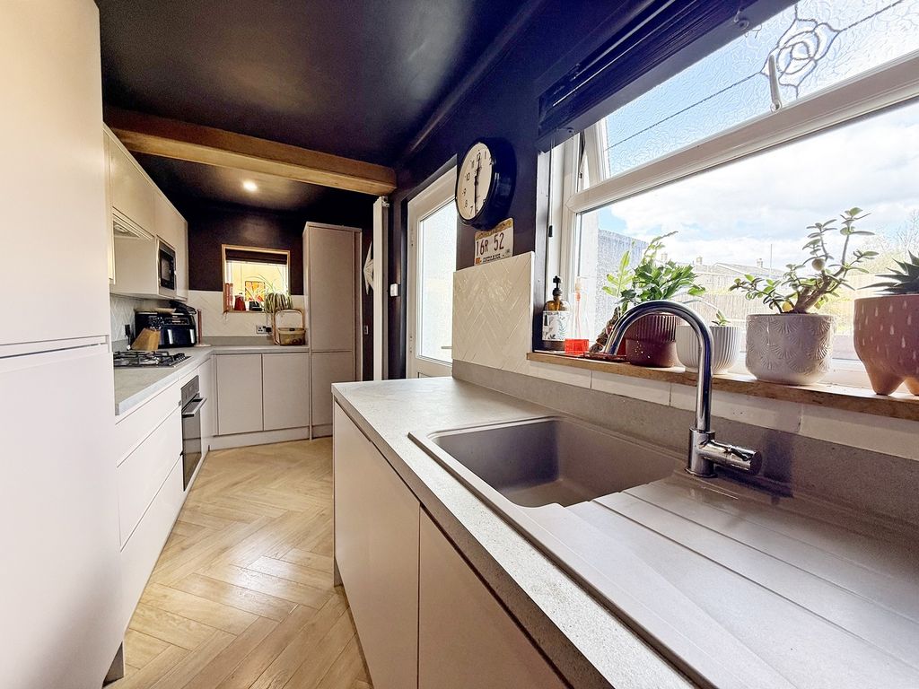 Property photo 3 of 28 Kitchen