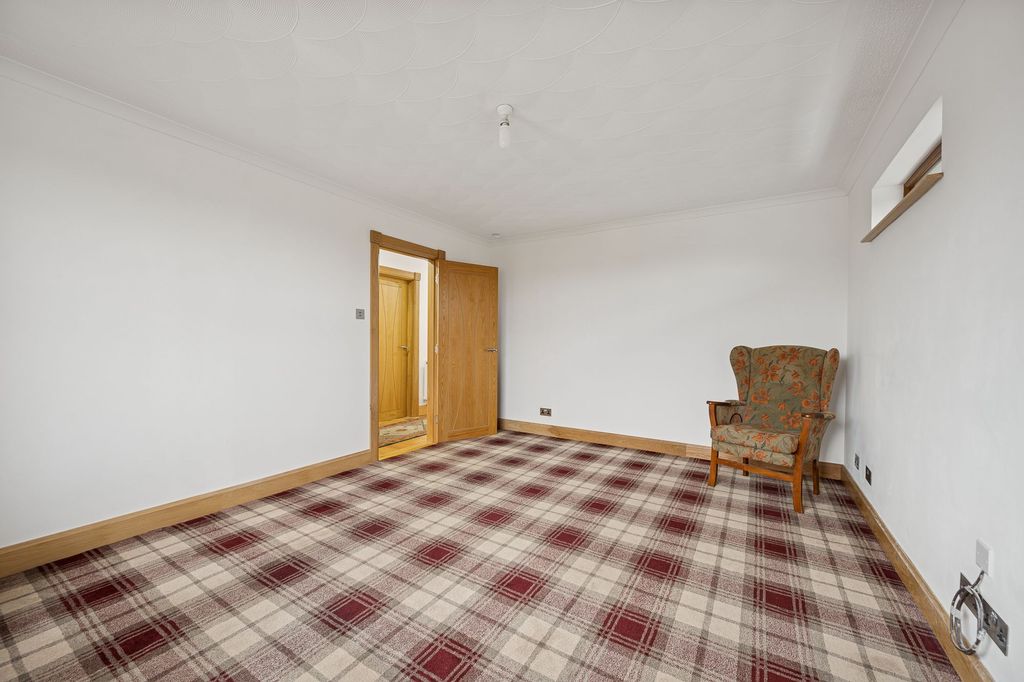 Property photo 3 of 40 Lounge