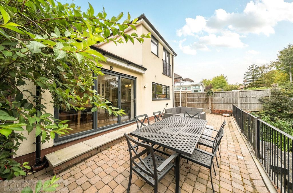 Property photo 2 of 42 Picture No. 14