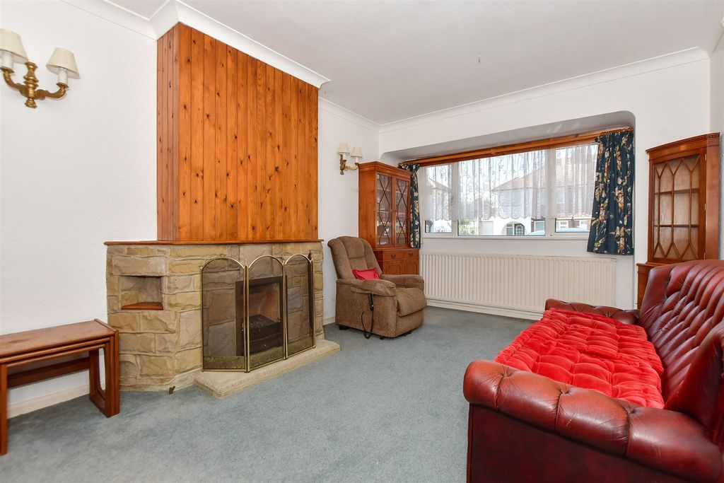 Property photo 1 of 12 Lounge
