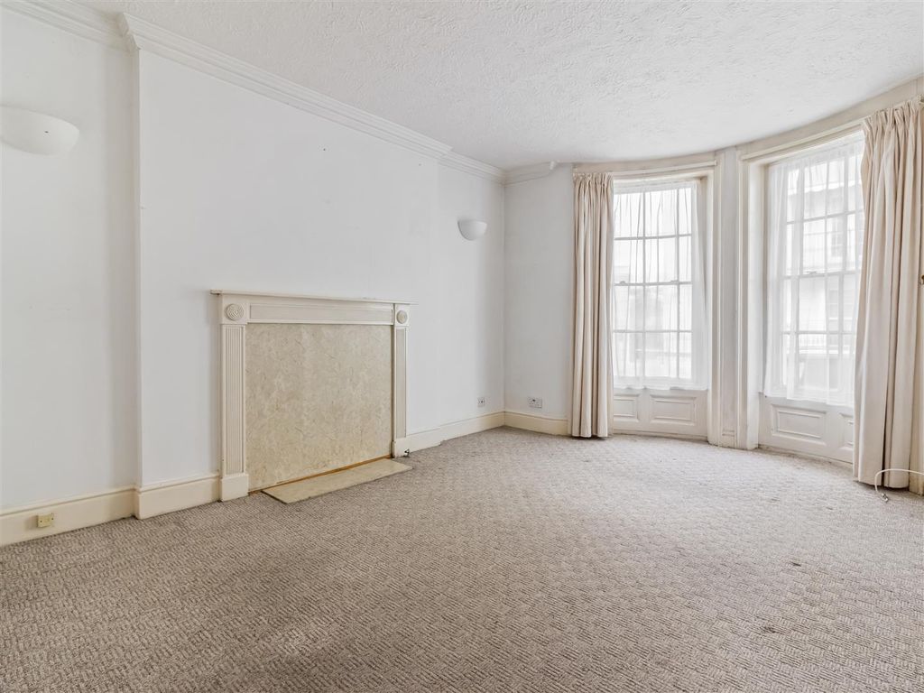 Property photo 2 of 7 Flat 2 9 West Buildings-001.Jpg