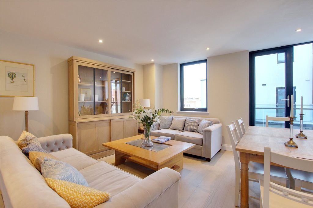 Property photo 1 of 7 Open Plan Lounge