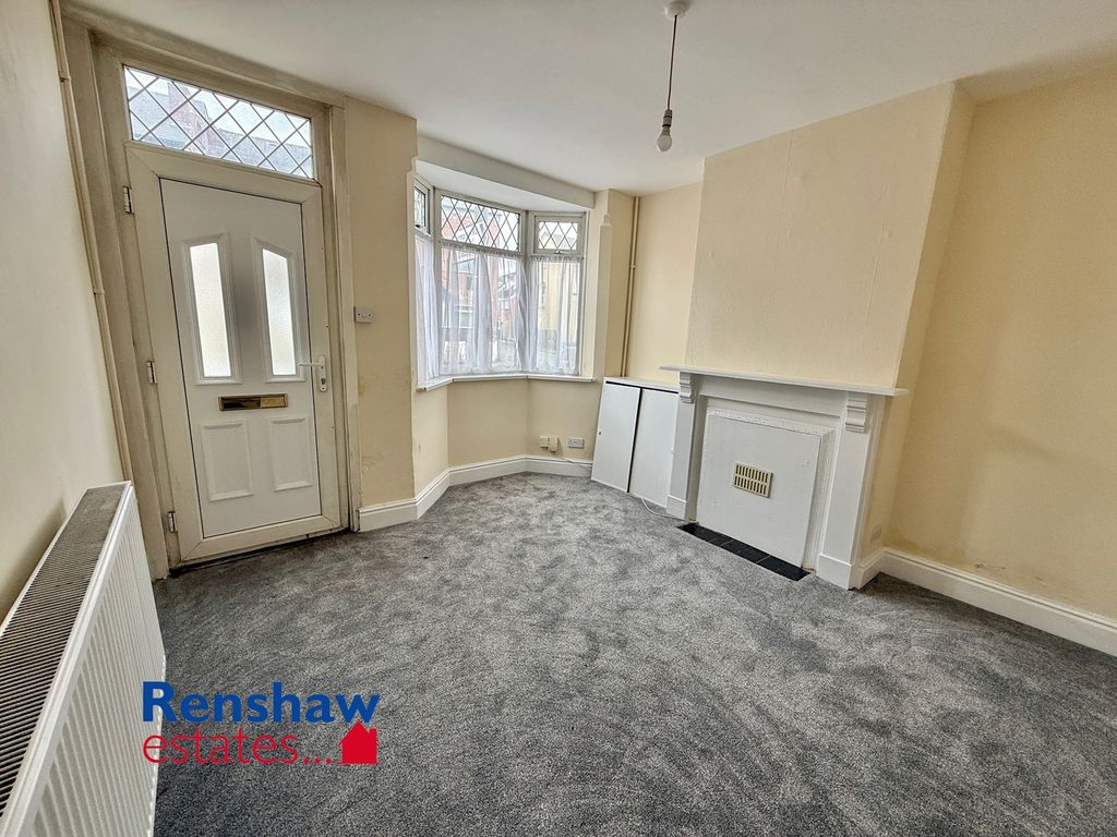 Property photo 1 of 12 L (2)
