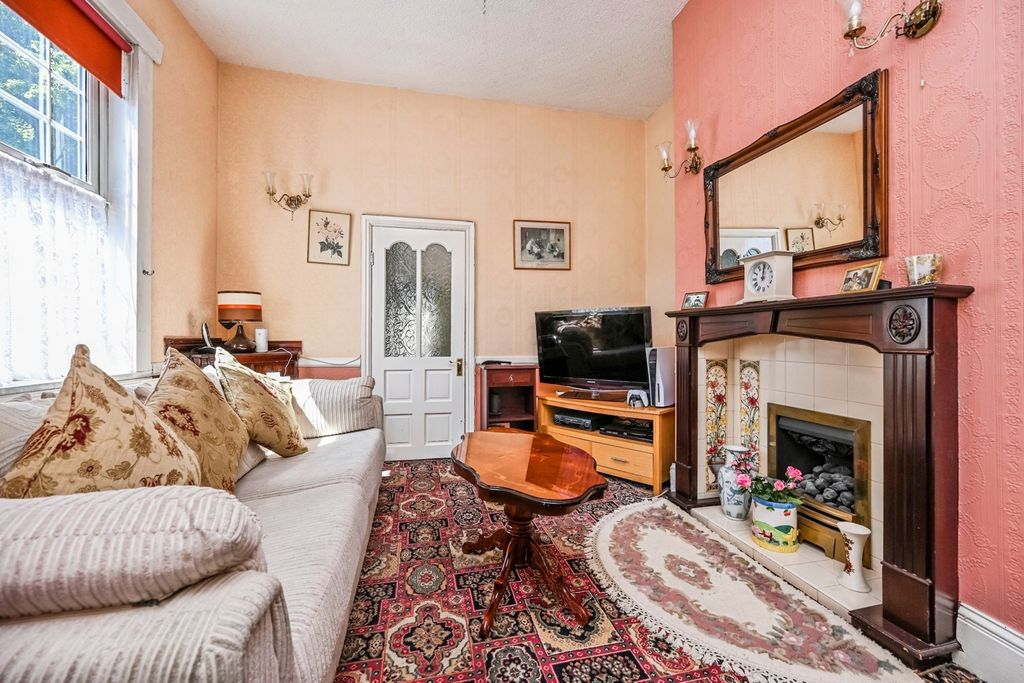 Property photo 2 of 17 Photo