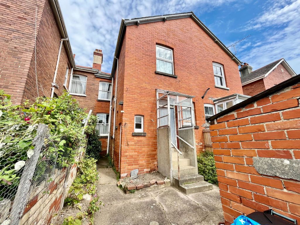 Property photo 3 of 5