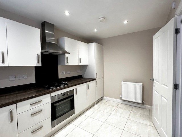 Property photo 3 of 7 Kitchen