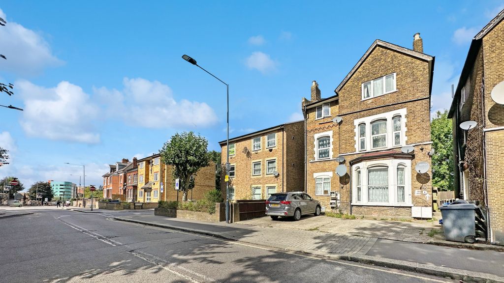 Property photo 1 of 6 Ground Floor 1 Bedroom Flat Nw10 8Ql