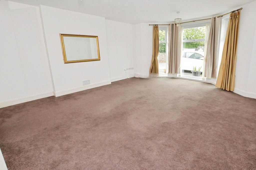 Property photo 2 of 10 Lounge/Dining Room