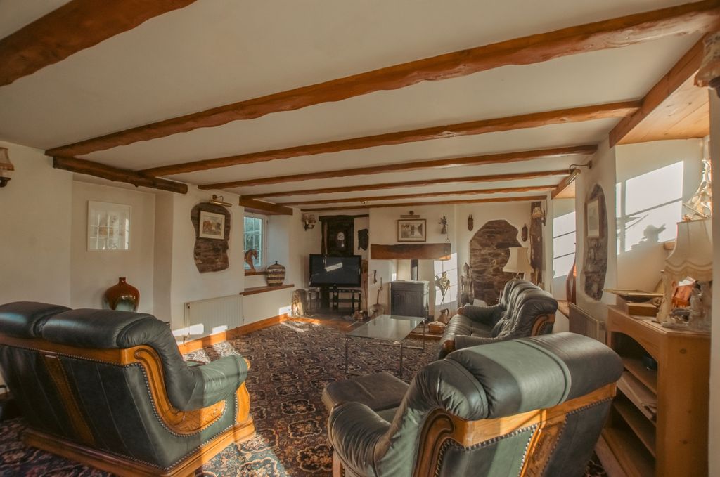 Property photo 3 of 8 6-Dsc_8408