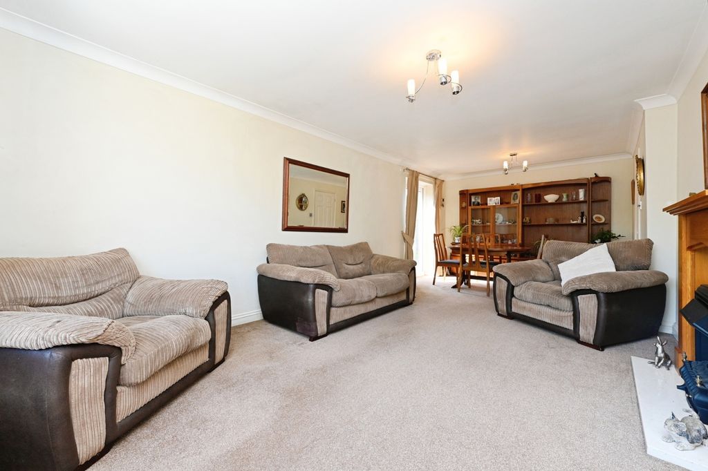 Property photo 3 of 17 Photo