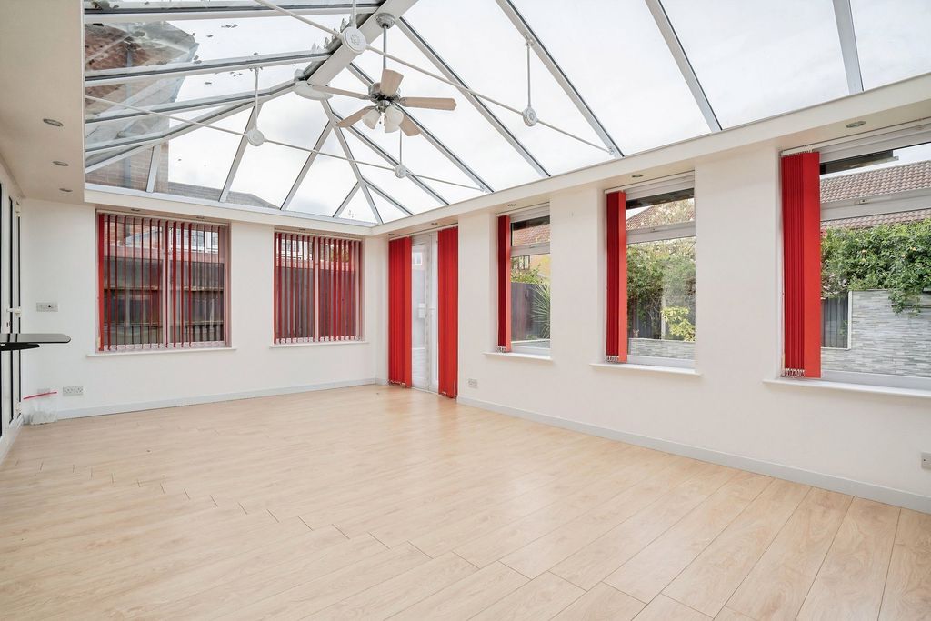 Property photo 1 of 40