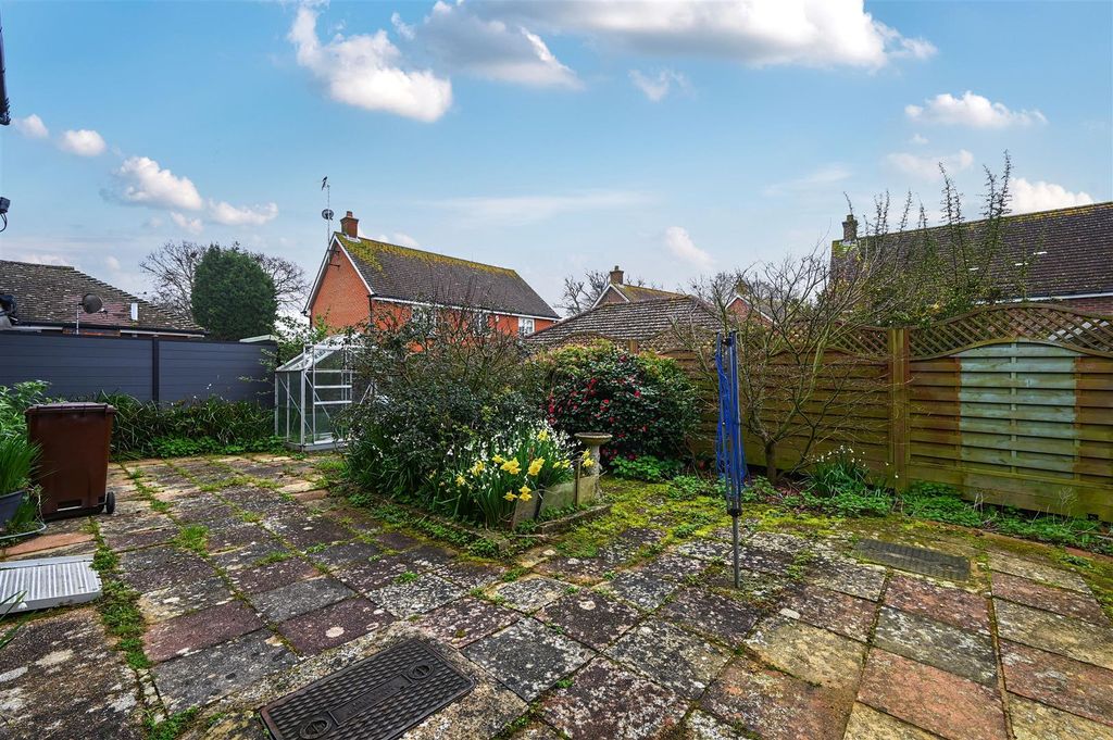 Property photo 2 of 16 5-Cowdray-Close-Tn394N (17).Jpg