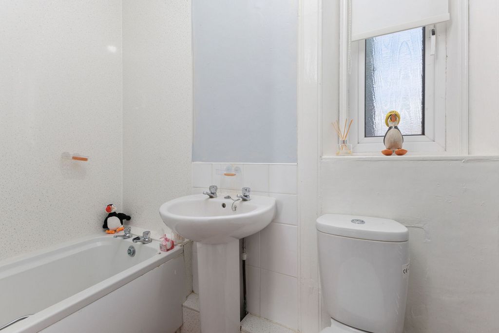 Additional image 4 of 2 bed flat for saleDurward Street, Leven KY8