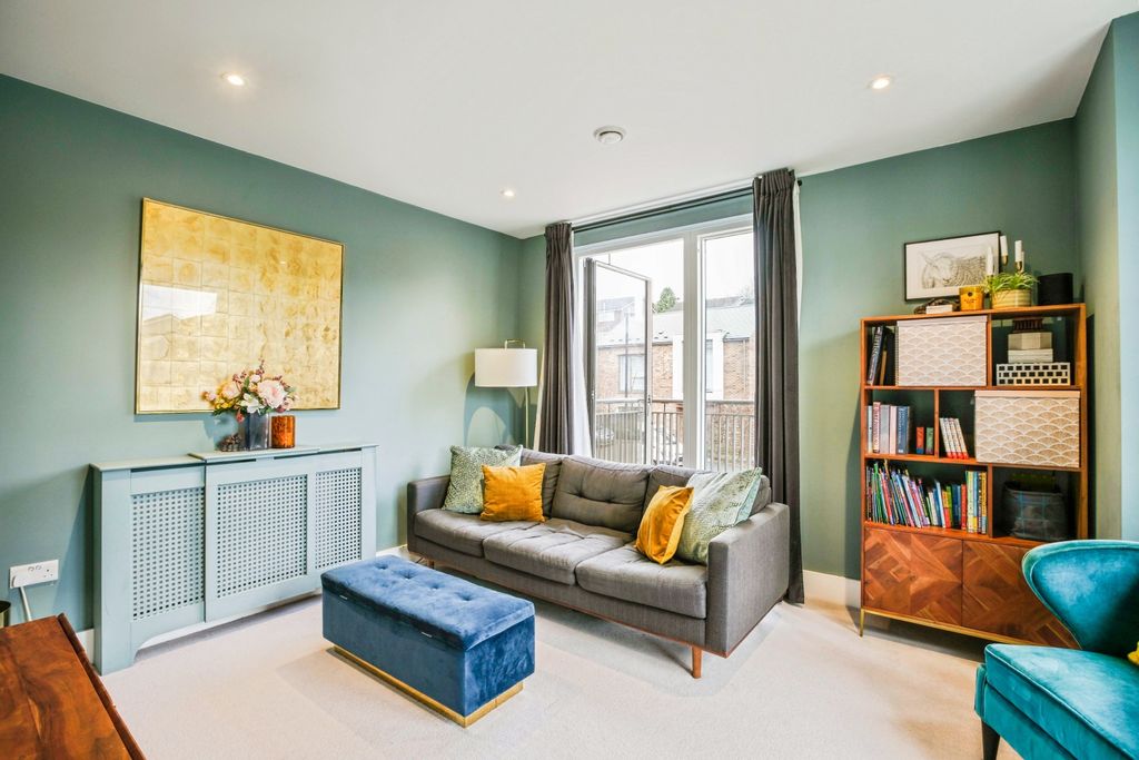 Property photo 3 of 20 Lounge