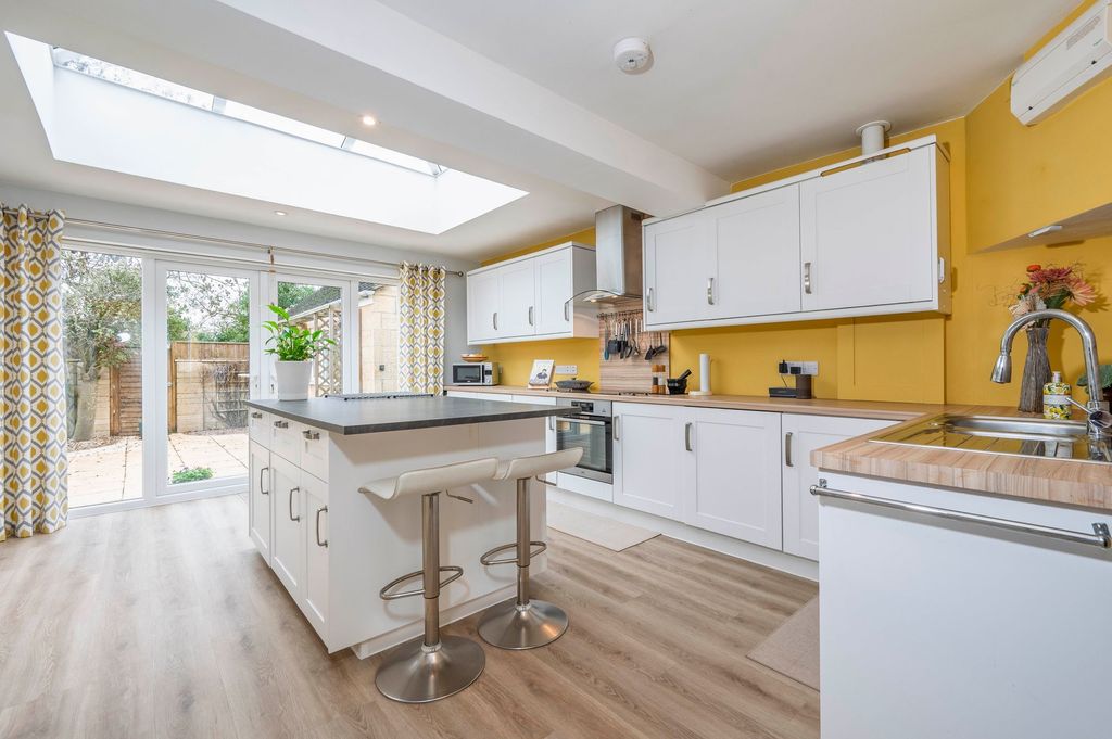 Property photo 2 of 19 Kitchen