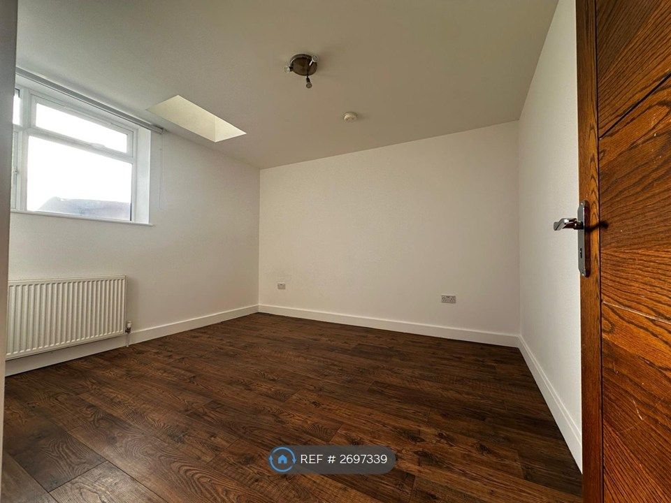 Property photo 3 of 6 Bedroom 1