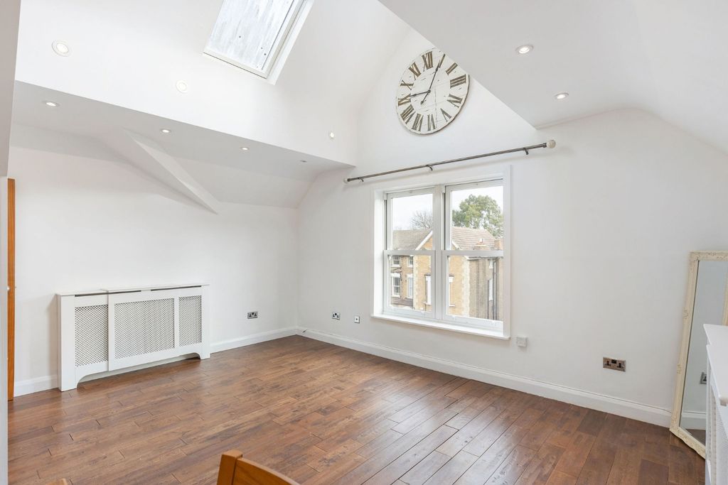 Property photo 3 of 13 4389984