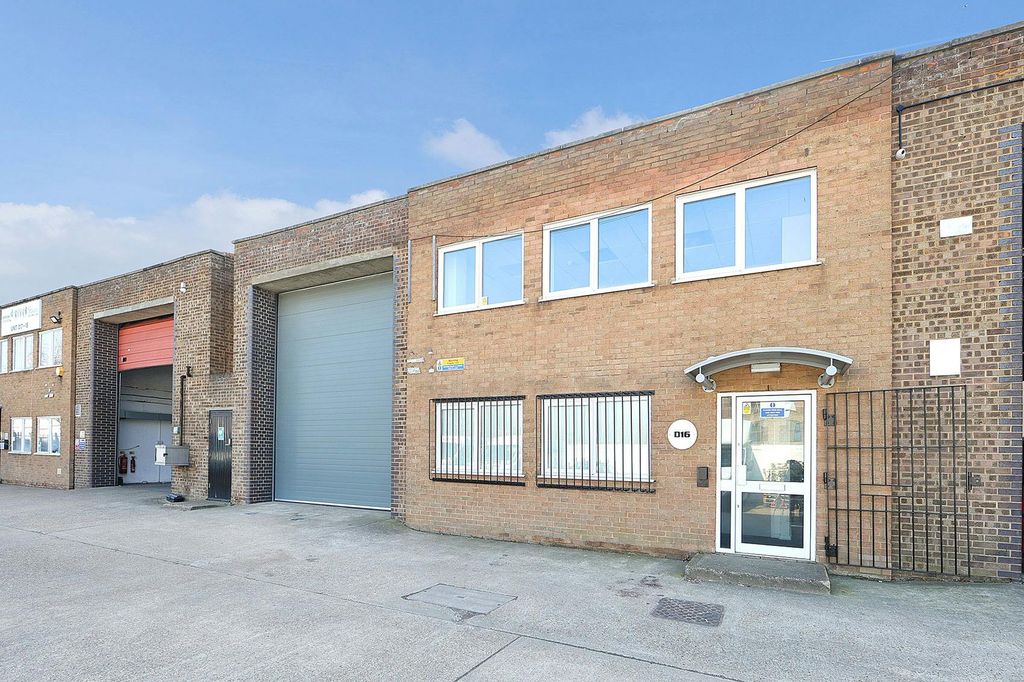 Property photo 1 of 4 West Thurrock  D16 J31 Park New Main Photo.Jpg