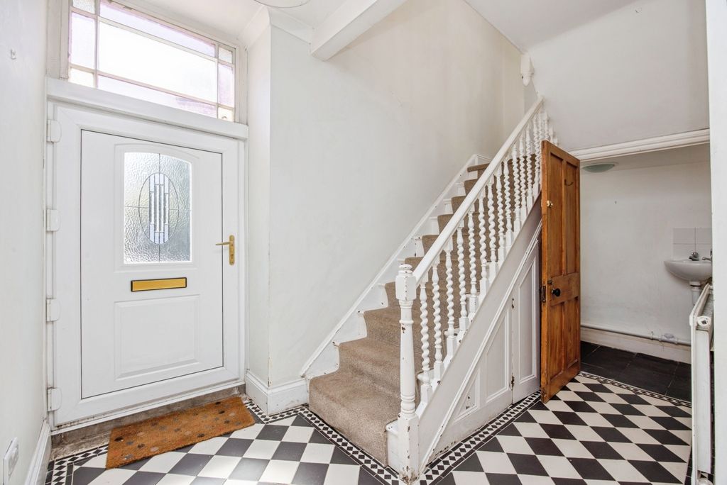 Property photo 2 of 17 Photo