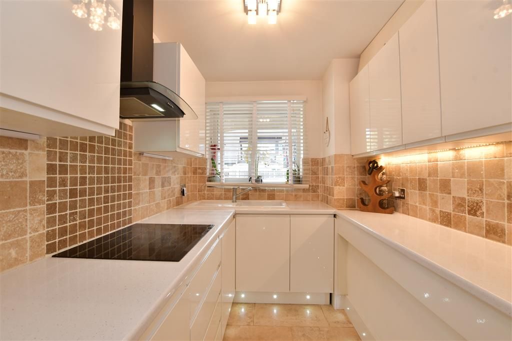 Property photo 3 of 14 Kitchen
