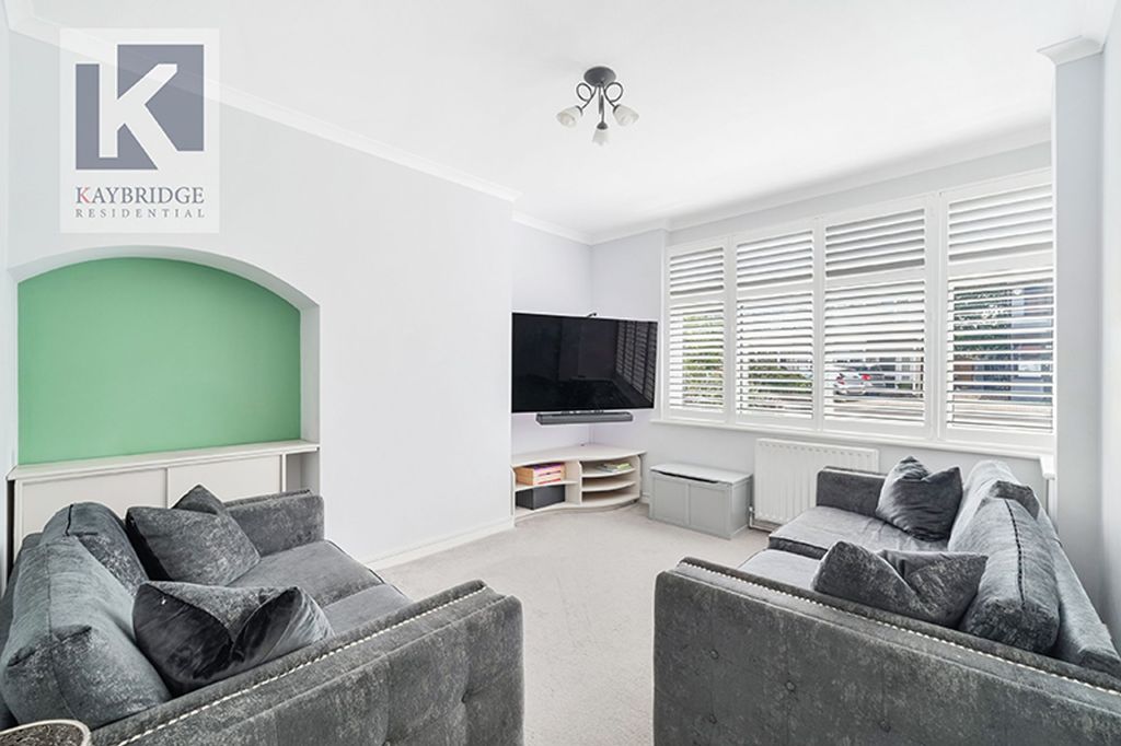 Property photo 2 of 12 Belfield Road, Epsom - Kt19 9Tf