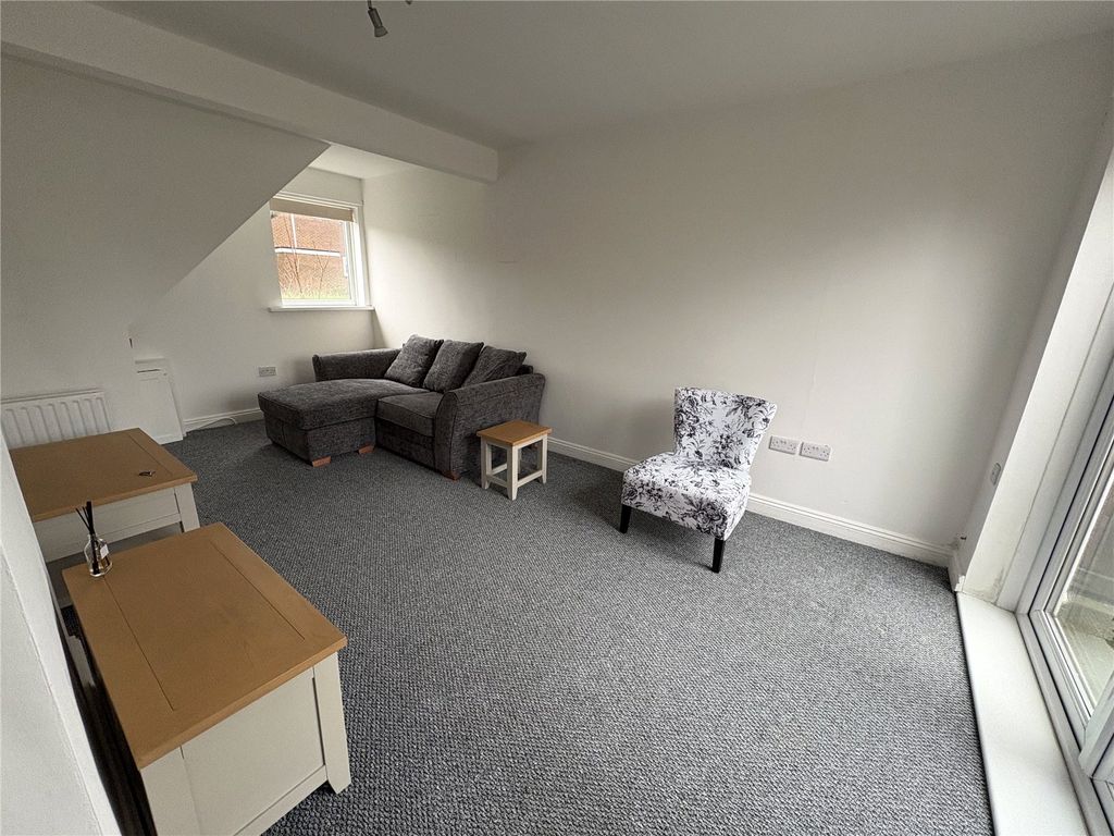 Property photo 3 of 16 Picture No. 06