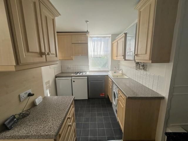 Property photo 2 of 10 Kitchen