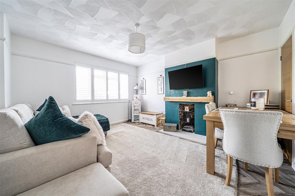 Property photo 3 of 16 1425509-3-69B184385155B.Jpg